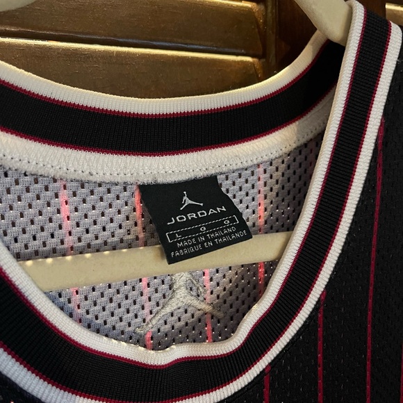 Large Jordan 23 Black Basketball Jersey/ EUC/ Red & White Pinstripe/ oversized - Picture 3 of 5